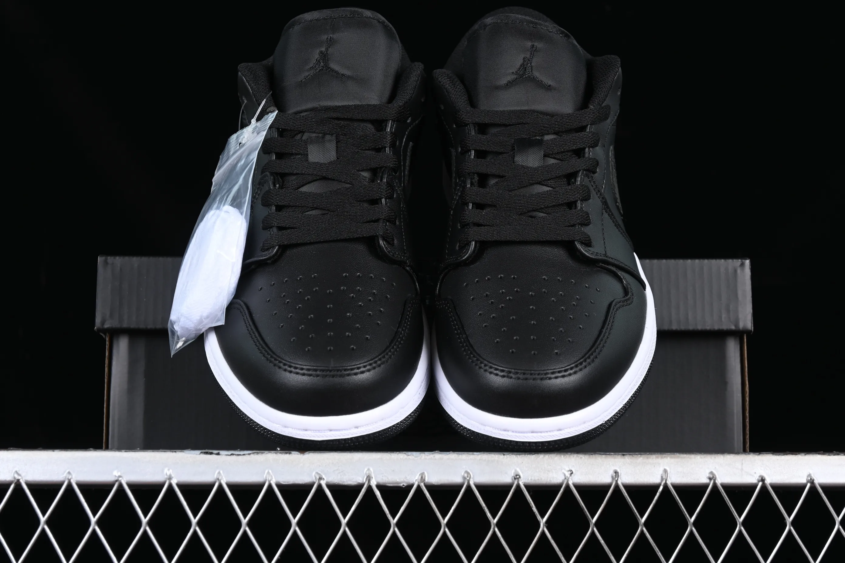 All categories Air Jordan Jordan series basketball shoes Air Jordan 1 Low Z version Air Jordan 1 Low AJ1 Joe 1 all black burst pattern low-top cultural casual sneakers FB9907-001